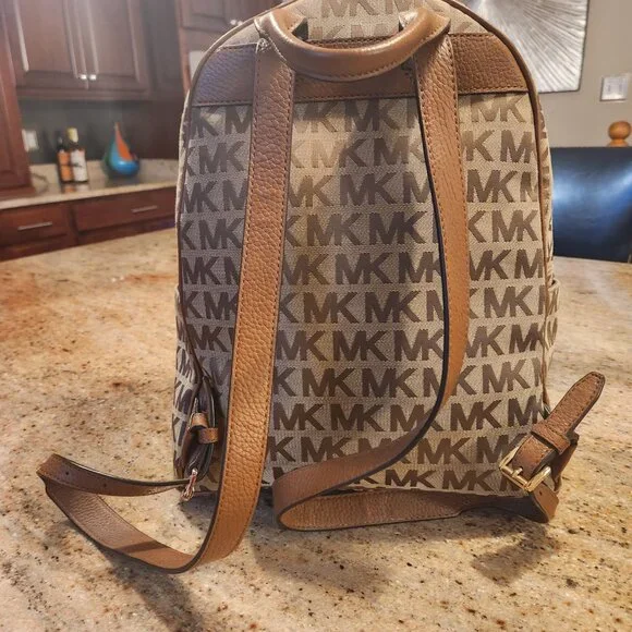 MICHAEL KORS Abbey MK Signature Jacquard MD Zip Backpack Bag  display picture 2